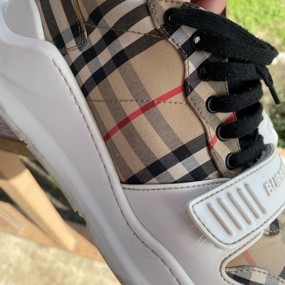 BURBERRY SHOES - Picture 9 of 12